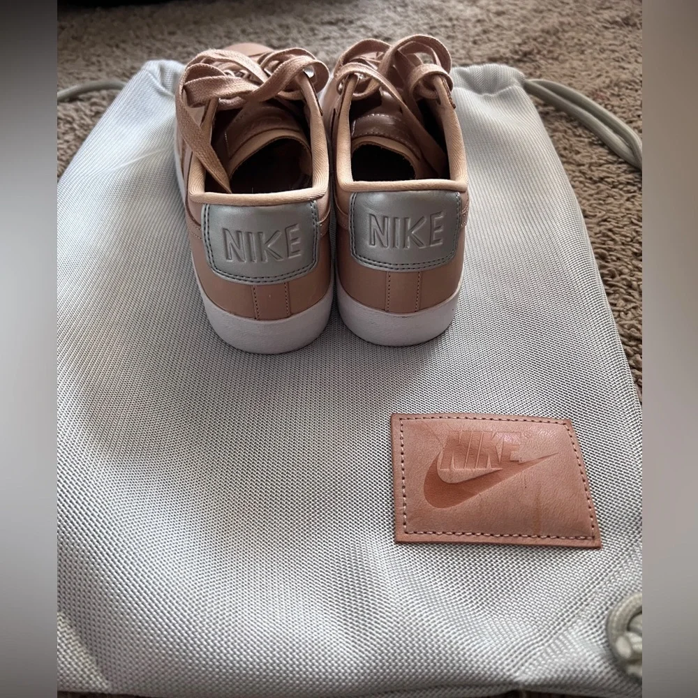 NWOT Nike Air Force with shoe bag - Picture 2 of 8